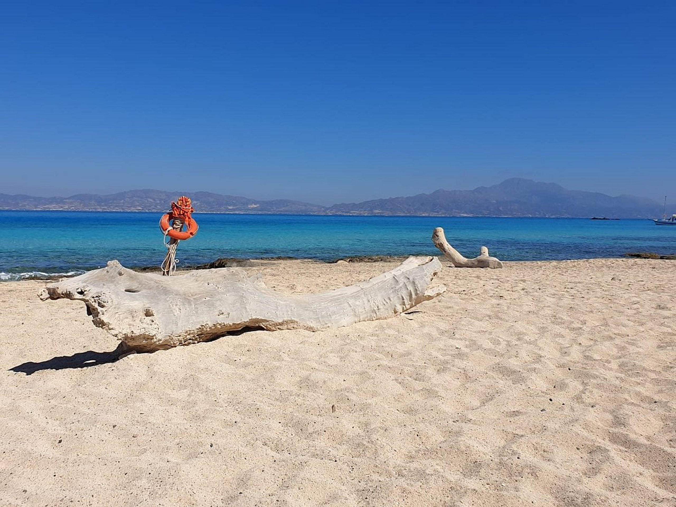 Plage de sable blanc sur l'île de Chrissi
